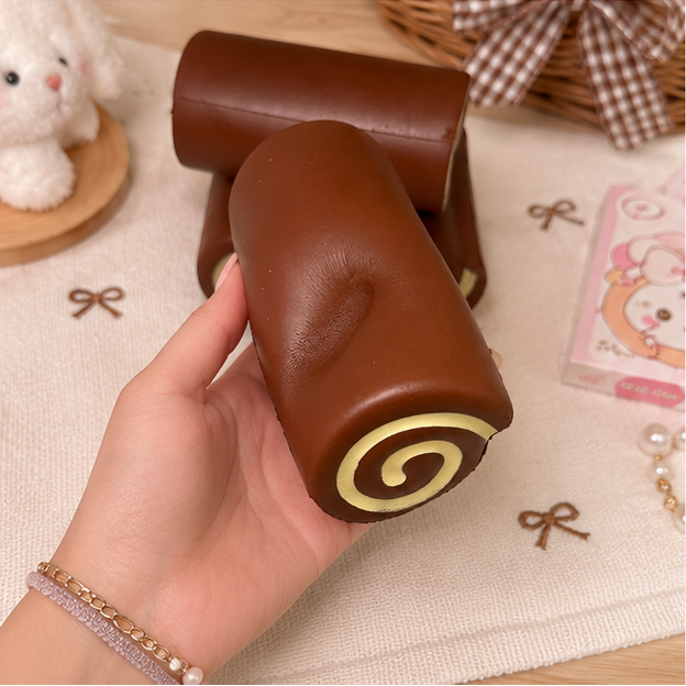 🍫 Choco Swirl Roll Squishy
